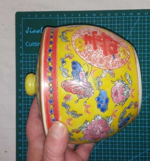 Yellow oriental Porcelain pernikahan pot with lid