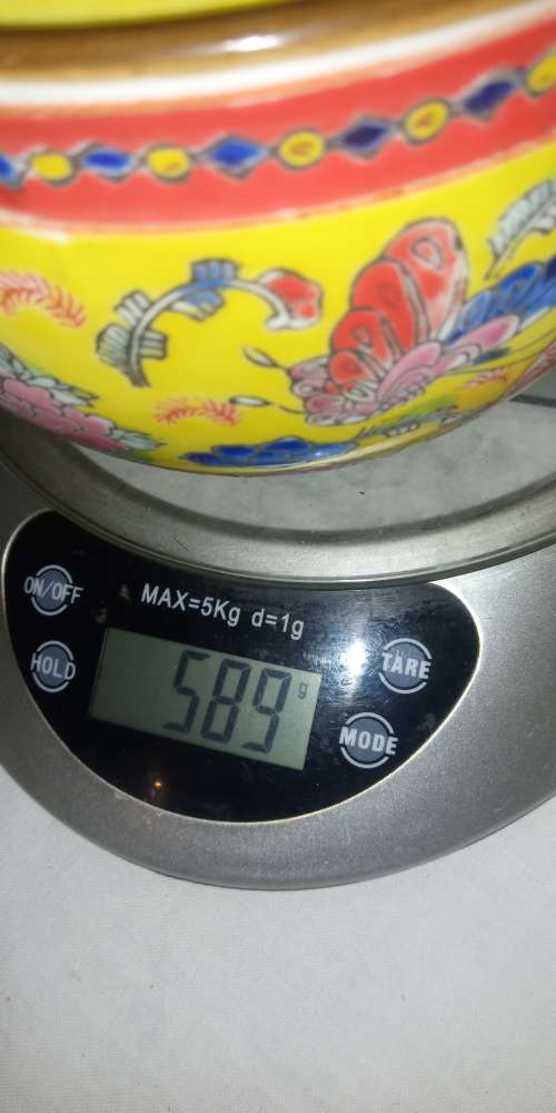 Yellow oriental Porcelain pernikahan pot with lid