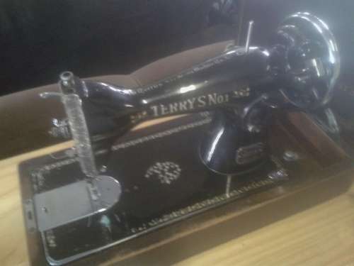 VINTAGE TERRY'S NO1 HAND TURNED SEWING MACHINE