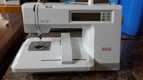 BERNINA DECO 650 EMBROIDERING MACHINE EXELLENT CONDITION