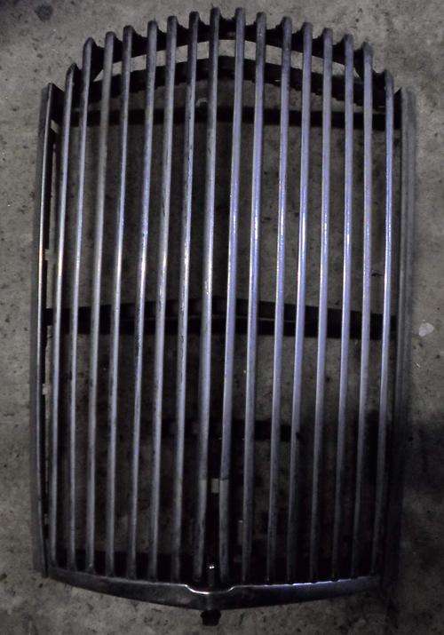 VINTAGE CAR GRILL MAKE UNKNOWN
