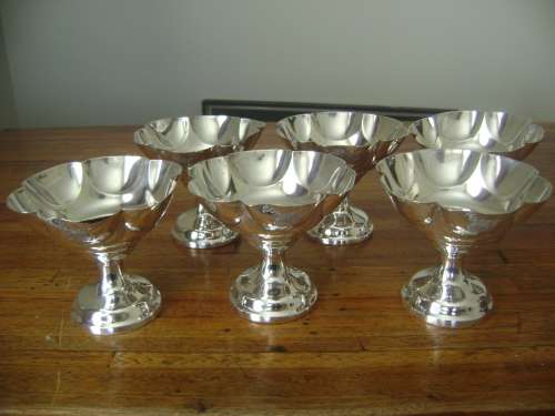 6 VINTAGE SILVERPLATED BOWLS WITH OLD SOUTH AFRICAN COAT-OF-ARMS ENGRAVING (EX UNITATE VIRES)