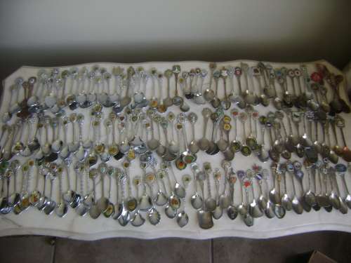 MORE THAN 170 SOUVENIR TEASPOONS (SOUTH AFRICAN TOWNS AND OVERSEAS') - SOLD TOGETHER AS ONE LOT
