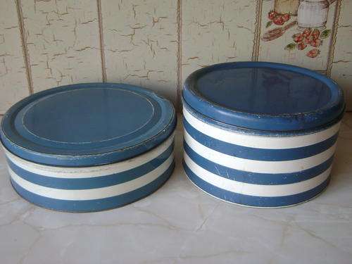 2 GOODHOPE WARE BLUE AND WHITE STRIPED CAKE TINS - ONE WITH REMOVABLE BOTTOM