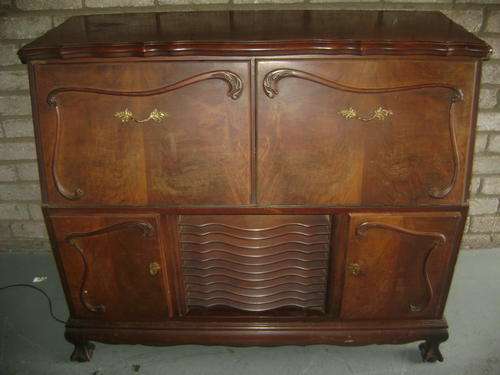 OLD BALL-AND-CLAW RADIOGRAM AND RECORD PLAYER