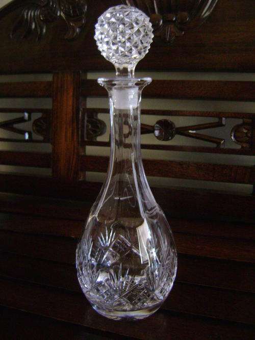 LOVELY CRYSTAL WINE DECANTER