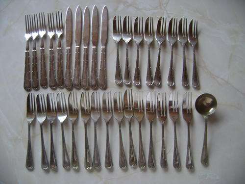COLLECTION OF MATCHING SILVER PLATED CUTLERY (CAKE FORKS, HORS D'OEUVRES CUTLERY AND SUGAR SPOON)