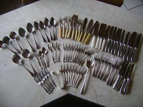 COLLECTION OF ASSORTED VINTAGE CUTLERY - SOLD TOGETHER AS ONE LOT - ONE BID WILL TAKE ALL