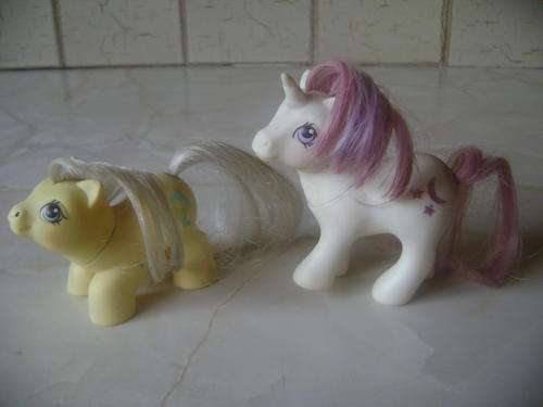 2 VINTAGE "MY LITTLE PONY" TOYS FROM THE 1980'S (MARKED HASBRO - MADE IN HONG KONG)
