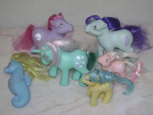 COLLECTION OF 6 VINTAGE MY LITTLE PONY COLLECTABLES (HASBRO, MADE IN HONG KONG, CIRCA 1980'S)