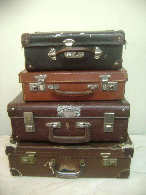 4 X VINTAGE SCHOOL SUITCASES 3 CARDBOARD AND 1 GENUINE LEATHER SOLD TOGETHER AS ONE LOT