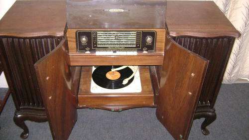 Old SelectOmatic Radiogram with both record player and radio in full working condition