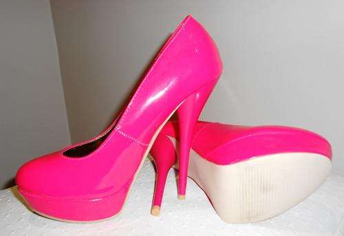 Pink HIgh Heel Pumps (Size: 5)