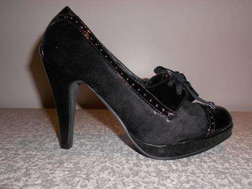 CLEARANCE SALE: Black Fashion Courts (Size 4 - 7)