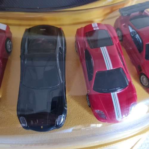 Unique and Rare Shell 2010 Ferrari display with Cars