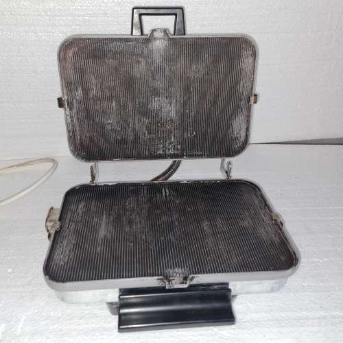 Vintage Pineware Waffle maker Toaster