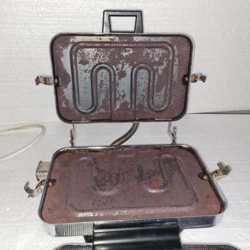 Vintage Pineware Waffle maker Toaster