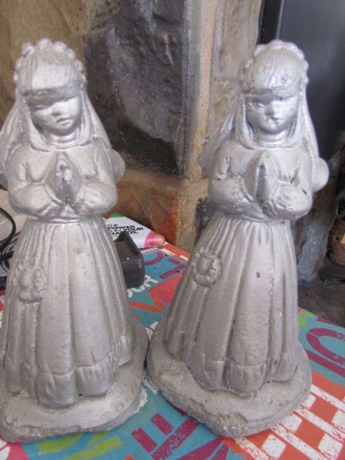 Little grils praying