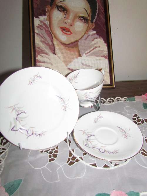 Wow have you seen one? Royal Albert Shalimar Trio!!.