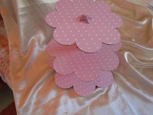 A VERY MODERN CAKE STAND!!