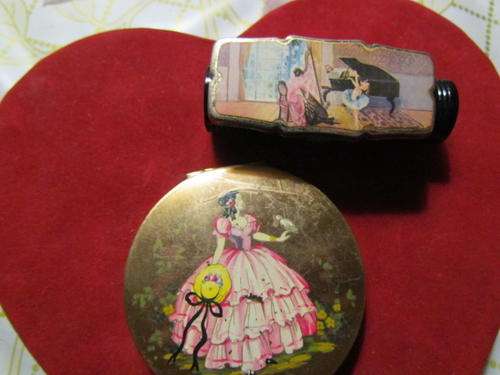 A VINTAGE STRATON COMPACT WITH A MIRROR AND A LIPSTICK HOLDER WITH A MIRROR!!