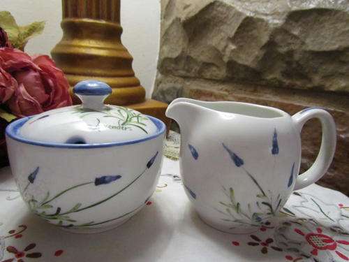 Lavender milk jug and sugar bowl with a lid!!