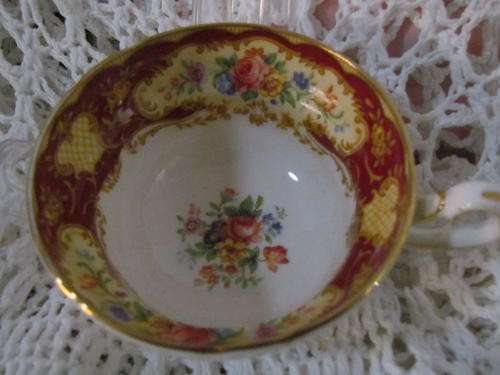 PARAGON  - BY APPOINTMENT TO THE QUEEN!!IN MINT CONDITION.!!