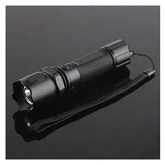 800 LUMENS CREE TORCH WITH 12V AND 220V CHARGER+ PLUS BATTERY