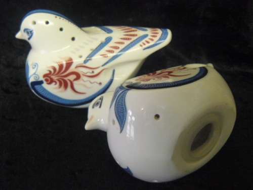 ELIZABETH ARDEN - COLLECTORS ITEMS - 2 X BIRDS FOR POT POURIE MINT !!!!!!!!!!!!!