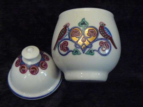 ELIZABETH ARDEN JAR WITH LID