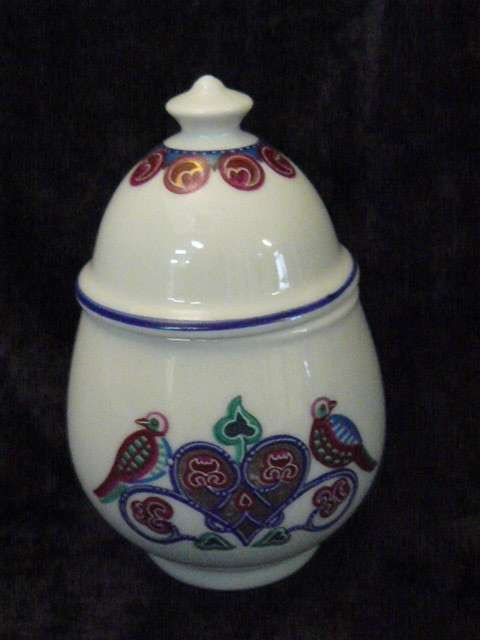ELIZABETH ARDEN JAR WITH LID