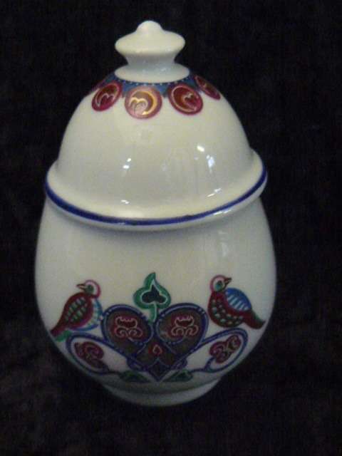 ELIZABETH ARDEN JAR WITH LID