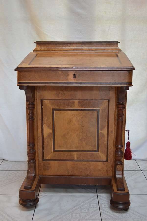 Beautiful Bur wallnut and birdseye verneered Victorian davenport