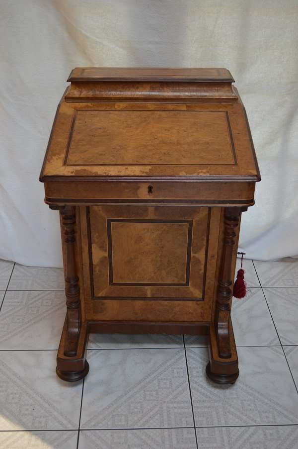 Beautiful Bur wallnut and birdseye verneered Victorian davenport