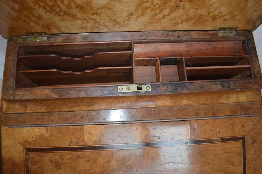 Beautiful Bur wallnut and birdseye verneered Victorian davenport