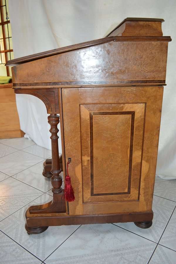 Beautiful Bur wallnut and birdseye verneered Victorian davenport