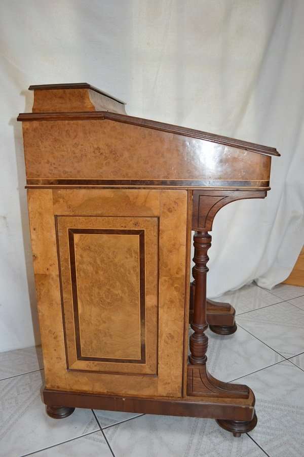 Beautiful Bur wallnut and birdseye verneered Victorian davenport