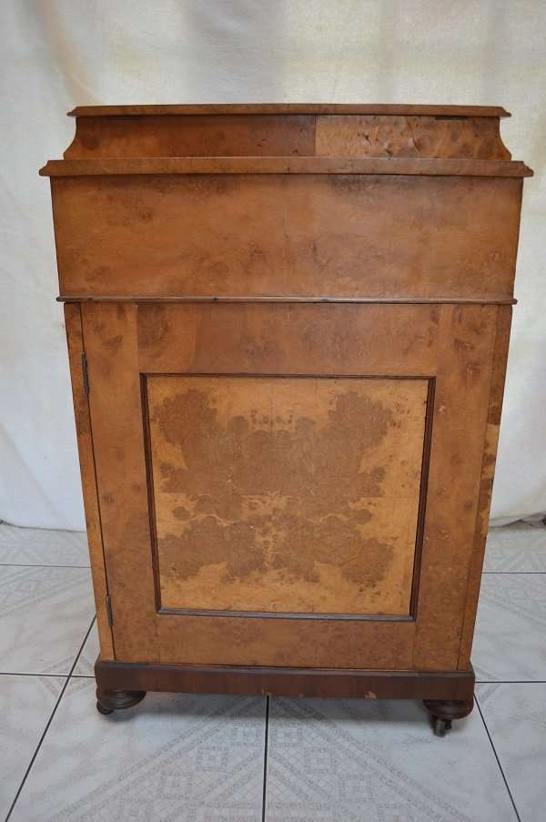 Beautiful Bur wallnut and birdseye verneered Victorian davenport
