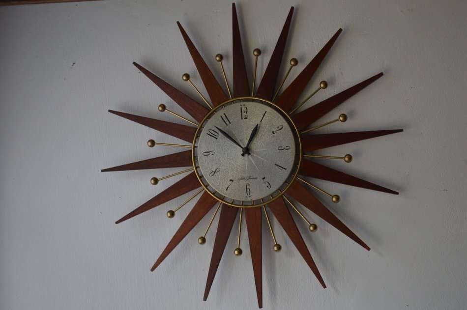 Lovely teak and gold toned Seth Thomas SUNBURST electronic clock