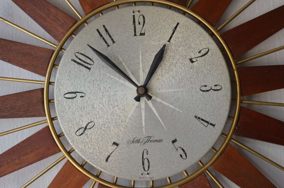 Lovely teak and gold toned Seth Thomas SUNBURST electronic clock