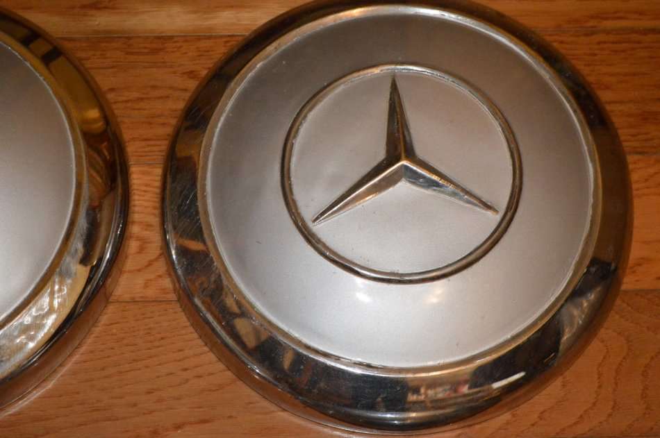 Vintage Mercedes Benze ponton  hub caps diam 24cm