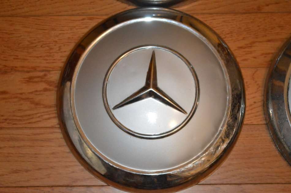 Vintage Mercedes Benze ponton  hub caps diam 24cm