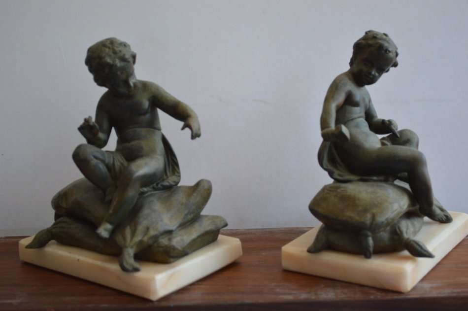 Frabrication Francaise Paris bronze patinated spelter book ends