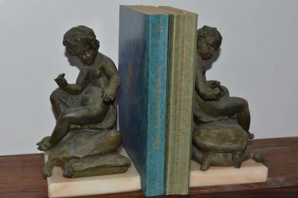 Frabrication Francaise Paris bronze patinated spelter book ends