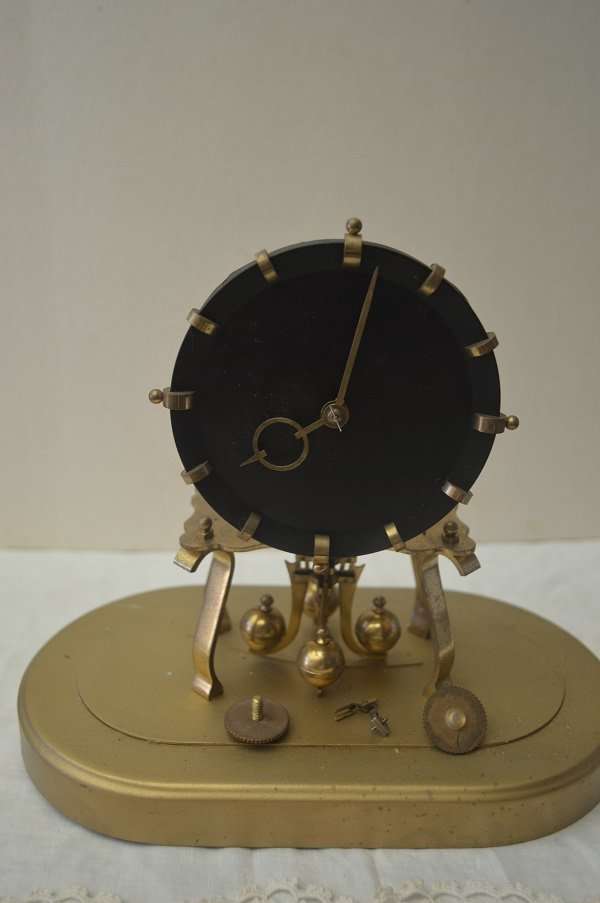 Blacj face key wind Torsion clock