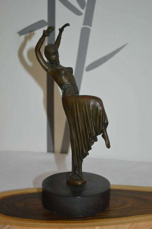 Beautiful `Chiparus` dancing bronze