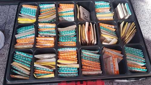 Large box of assorted watch glasses excl box