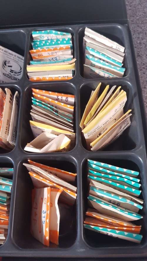 Large box of assorted watch glasses excl box