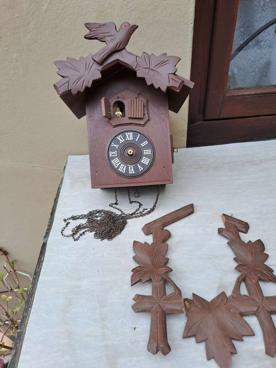 Music Cuckoo clock playing