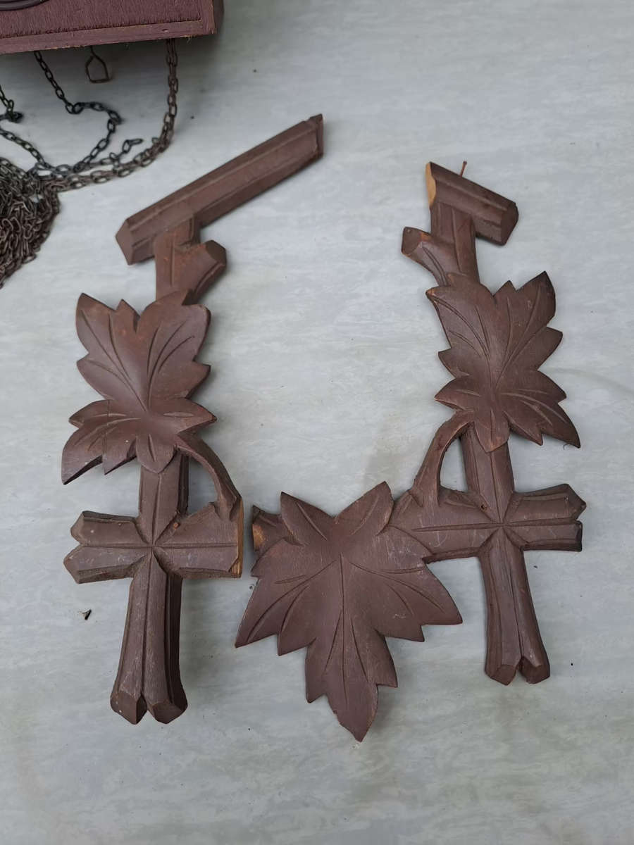 Music Cuckoo clock playing